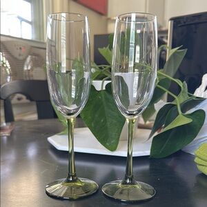 Elegant Green Champagne Flutes